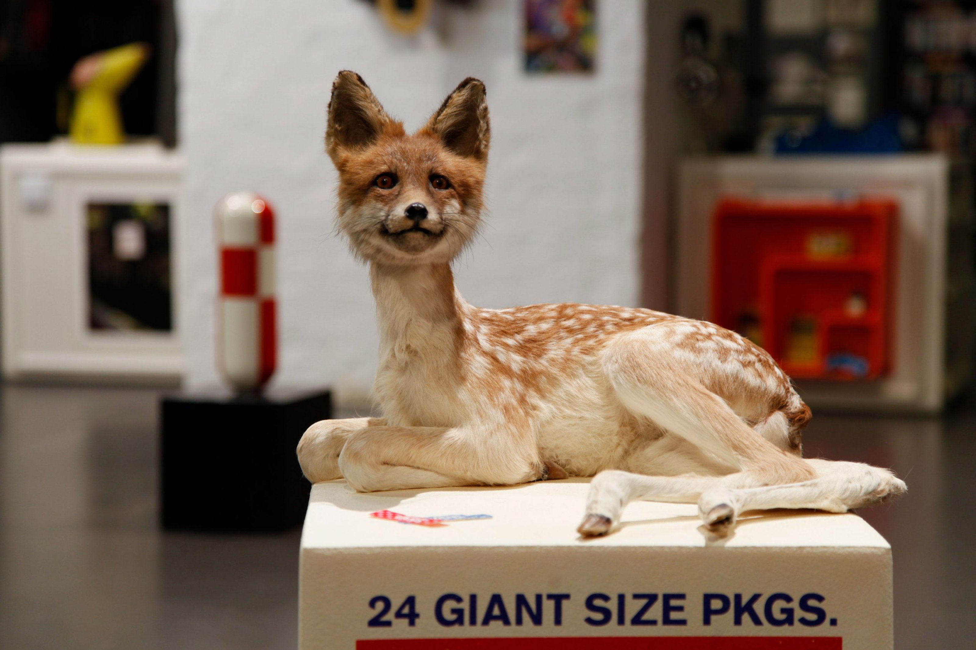 A fox-headed gazelle-bodied statue is on the bust.