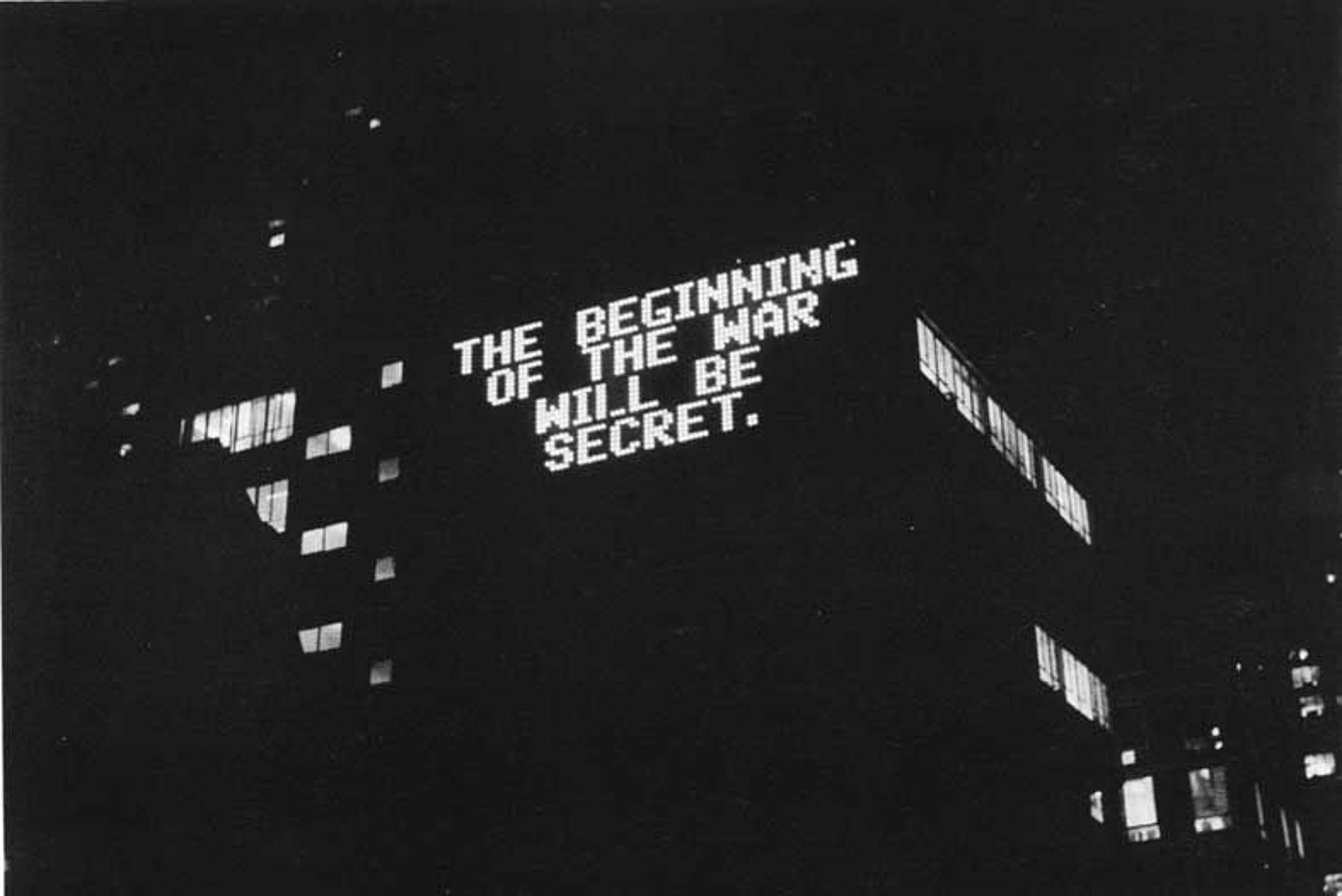 Projected on a building: the beginning of the war will be secret 