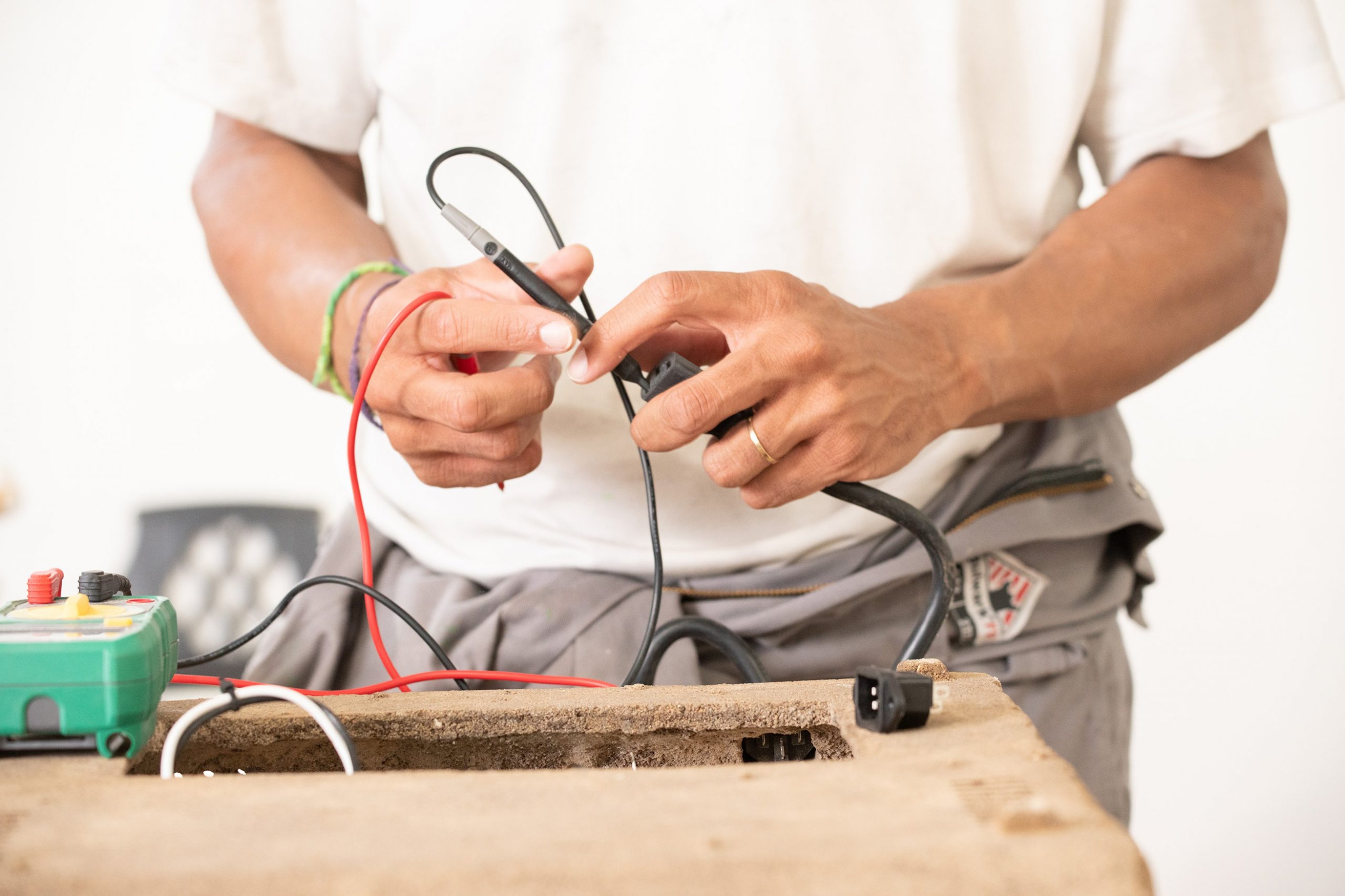 American Artist fixing plugs into their work, the Mother of All Demos II