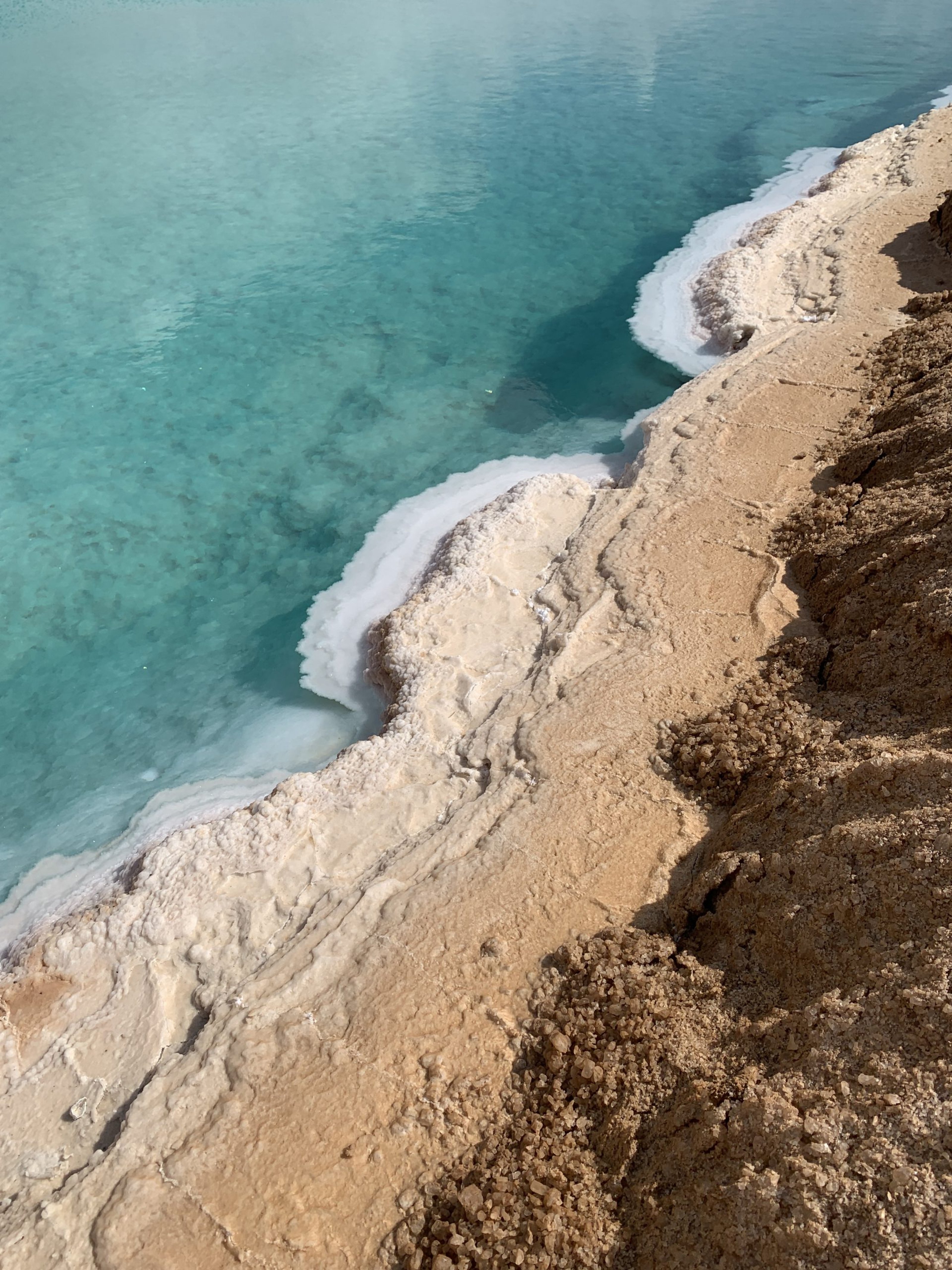 Coast-of-sea-with-waves
